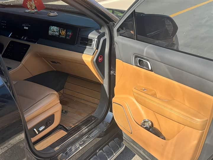 Фото 8 - LiXiang One