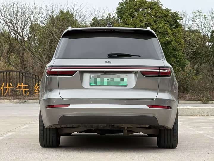 Фото 8 - LiXiang One