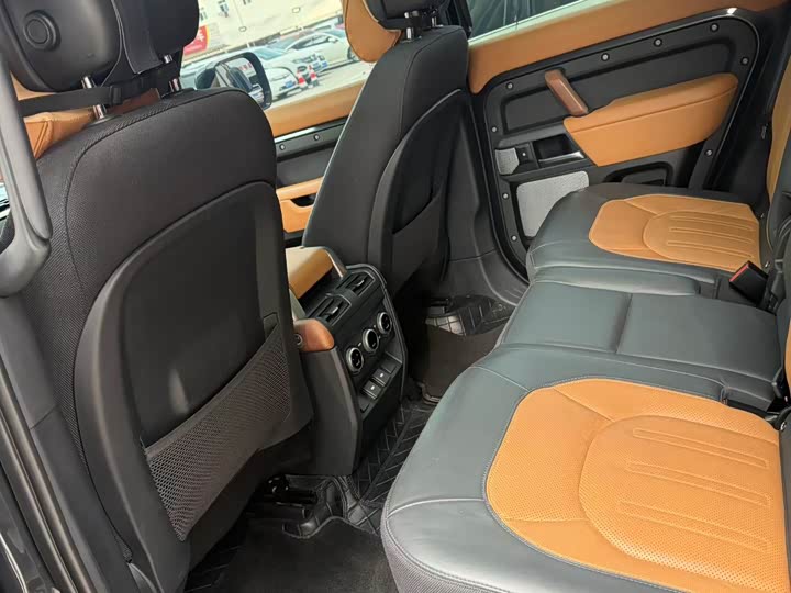 Фото 8 - Land Rover Defender