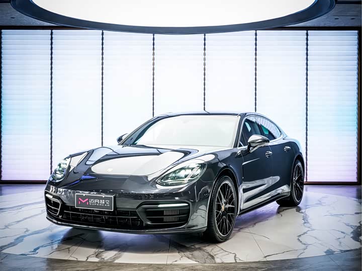 Фото 1 - Porsche Panamera