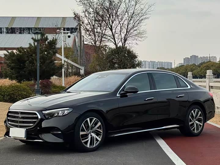 Фото 3 - Mercedes-Benz E-Class