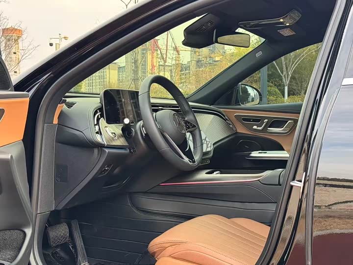 Фото 4 - Mercedes-Benz E-Class