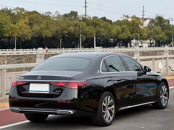 Фото 7 - Mercedes-Benz E-Class