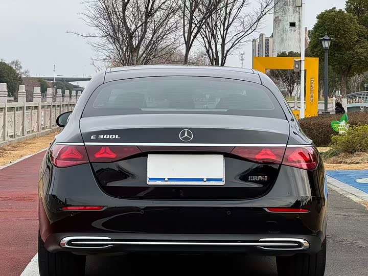 Фото 8 - Mercedes-Benz E-Class