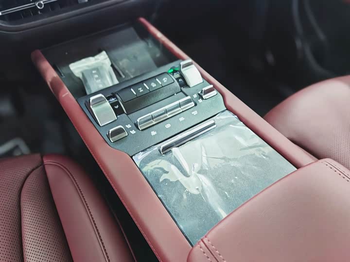 Фото 6 - Tank 300 Hybrid