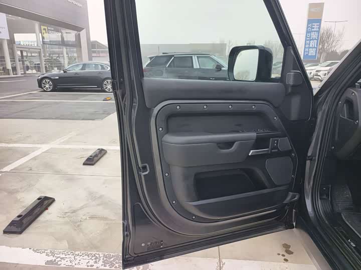 Фото 6 - Land Rover Defender