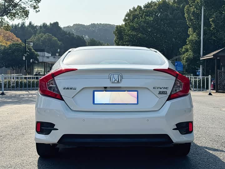 Фото 8 - Honda Civic