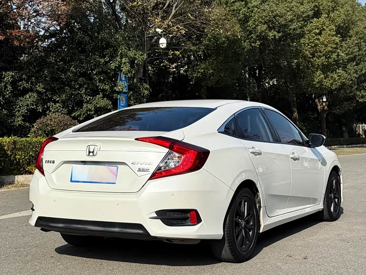 Фото 9 - Honda Civic