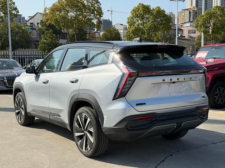 Фото 6 - Geely Atlas L