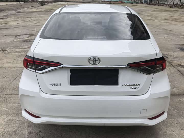 Фото 8 - Toyota Corolla