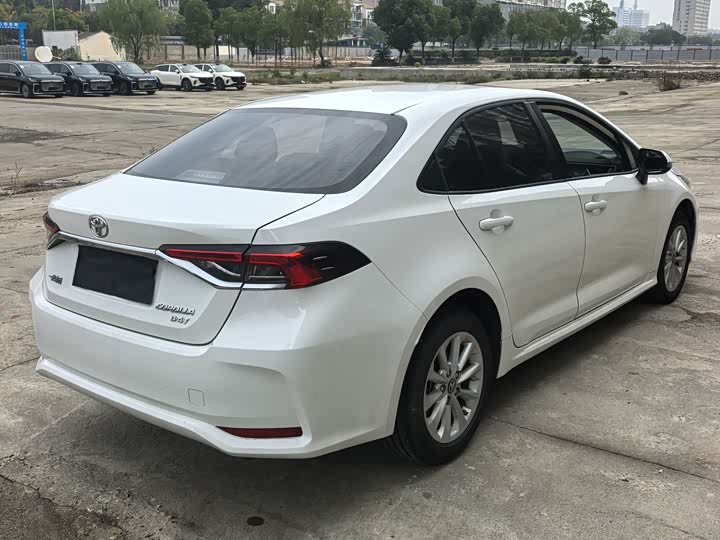 Фото 9 - Toyota Corolla