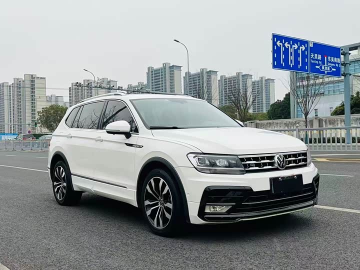 Фото 3 - Volkswagen Tiguan L Pro