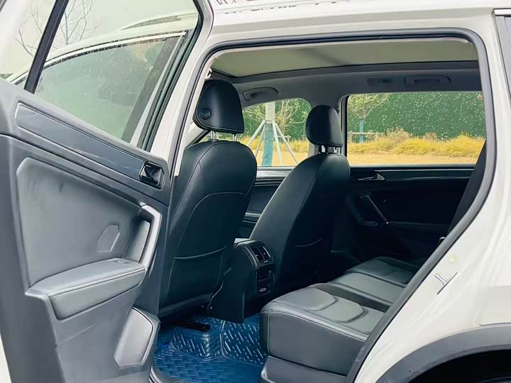 Фото 6 - Volkswagen Tiguan L Pro