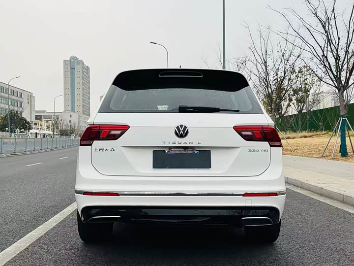Фото 8 - Volkswagen Tiguan L Pro
