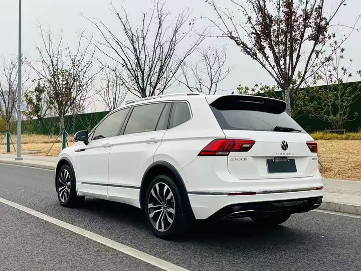 Фото 9 - Volkswagen Tiguan L Pro