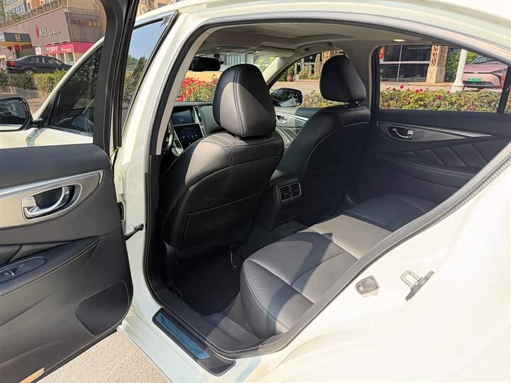 Фото 8 - Infiniti Q50L