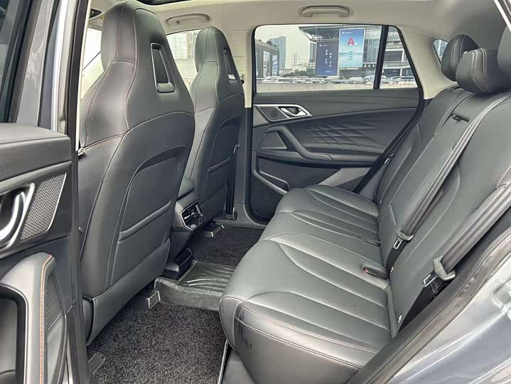 Фото 8 - Roewe RX5 Hybrid