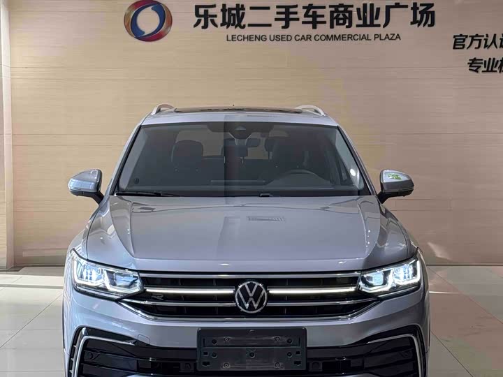 Фото 2 - Volkswagen Tiguan L Pro