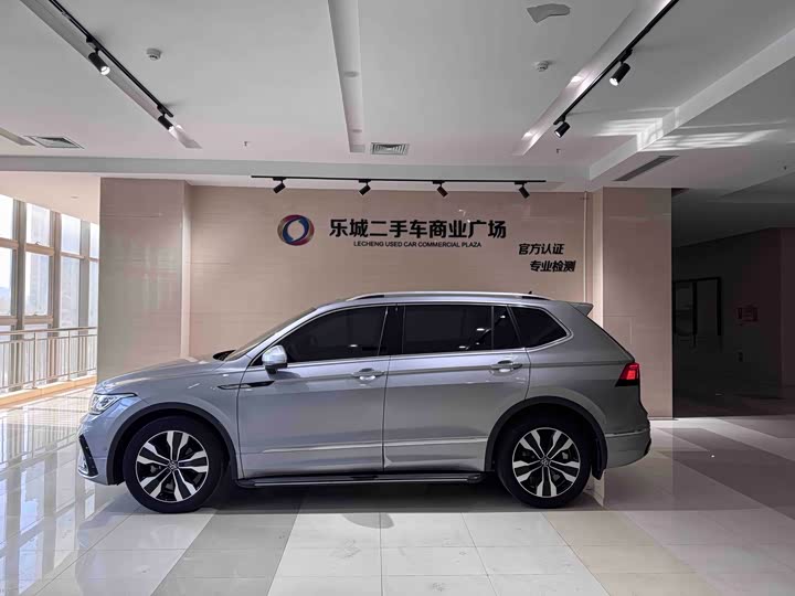 Фото 4 - Volkswagen Tiguan L Pro