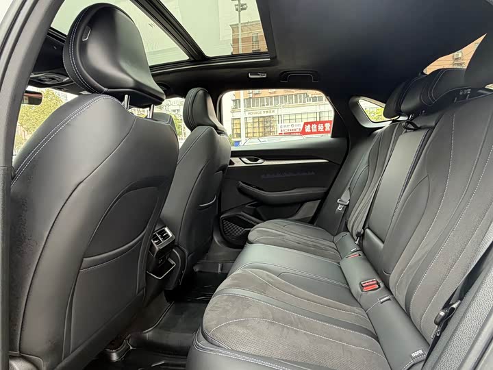 Photo 8 - Geely Preface