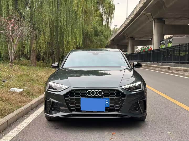 Фото 2 - Audi A4L