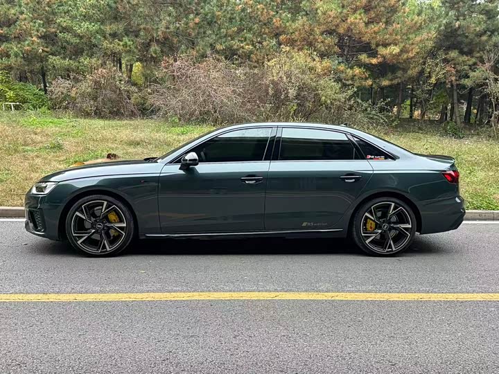 Фото 3 - Audi A4L