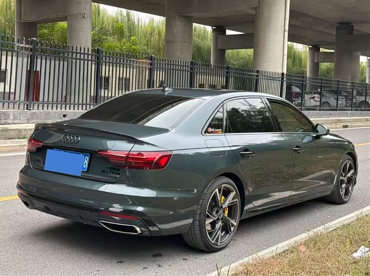 Фото 4 - Audi A4L