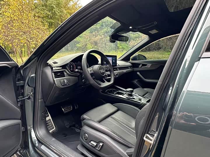 Фото 6 - Audi A4L