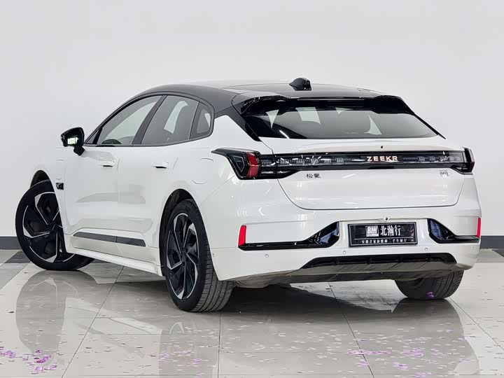 Фото 4 - Zeekr 001