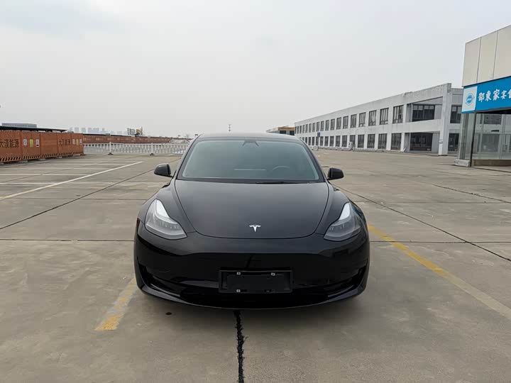 Фото 3 - Tesla Model 3