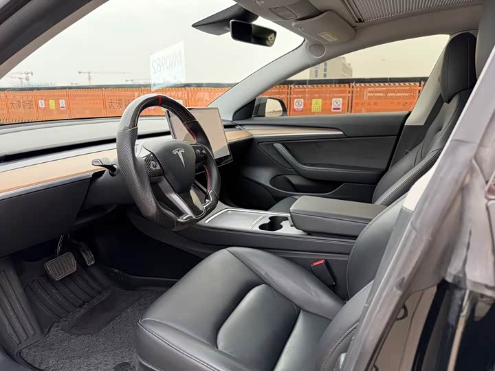 Фото 4 - Tesla Model 3