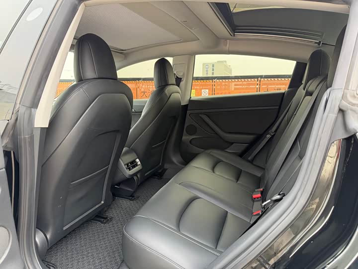 Фото 5 - Tesla Model 3