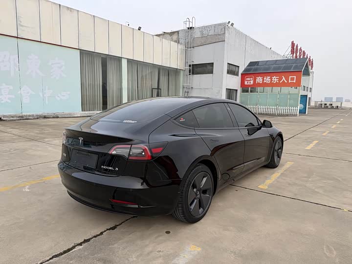 Фото 9 - Tesla Model 3