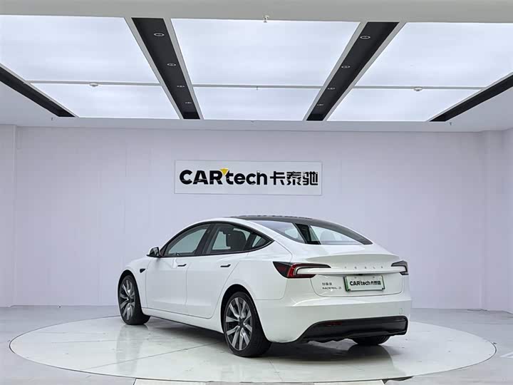 Фото 3 - Tesla Model 3