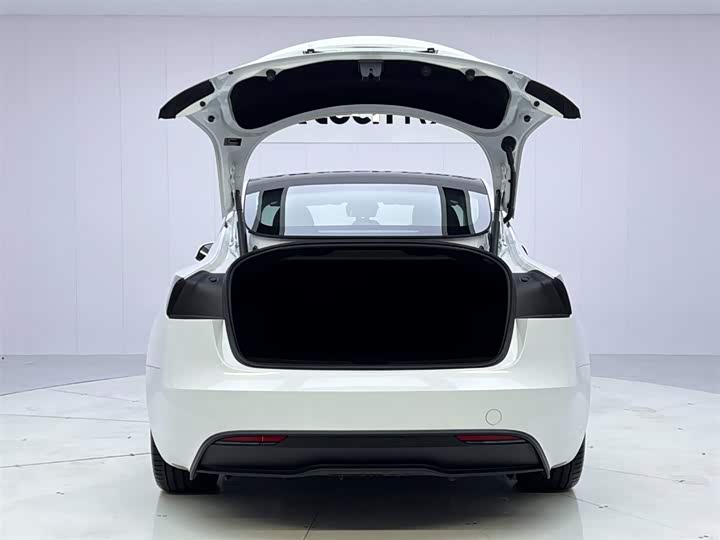 Фото 9 - Tesla Model 3