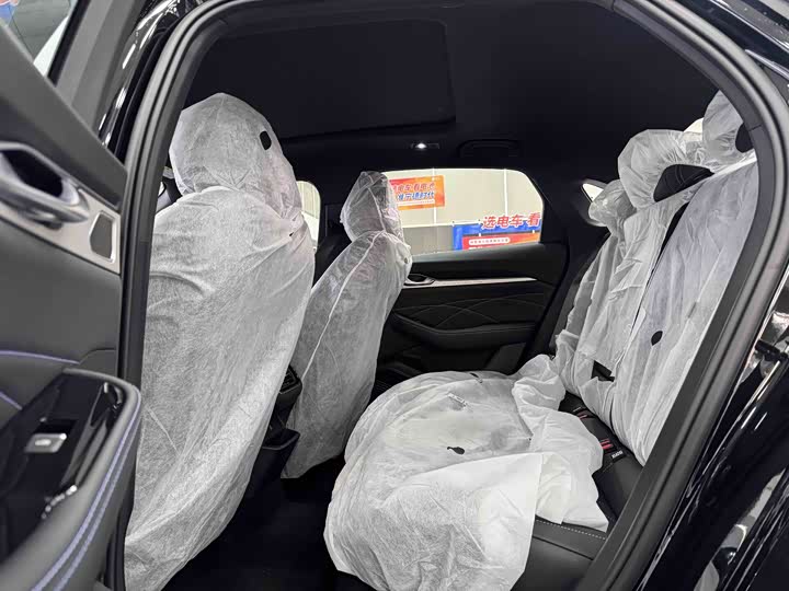 Photo 8 - Geely Preface