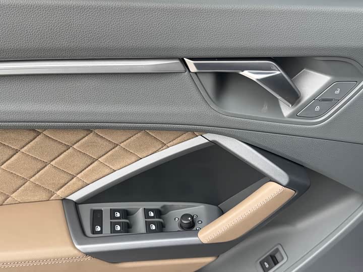 Фото 6 - Audi Q3