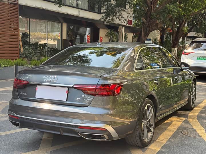 Фото 5 - Audi A4L