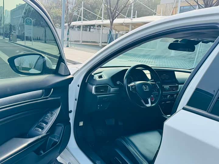 Фото 5 - Honda Accord