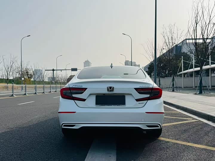 Фото 8 - Honda Accord