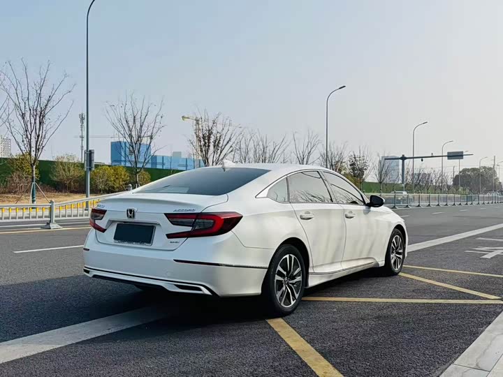 Фото 9 - Honda Accord