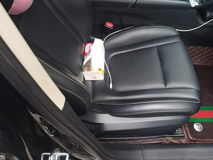 Фото 8 - Bestune B70