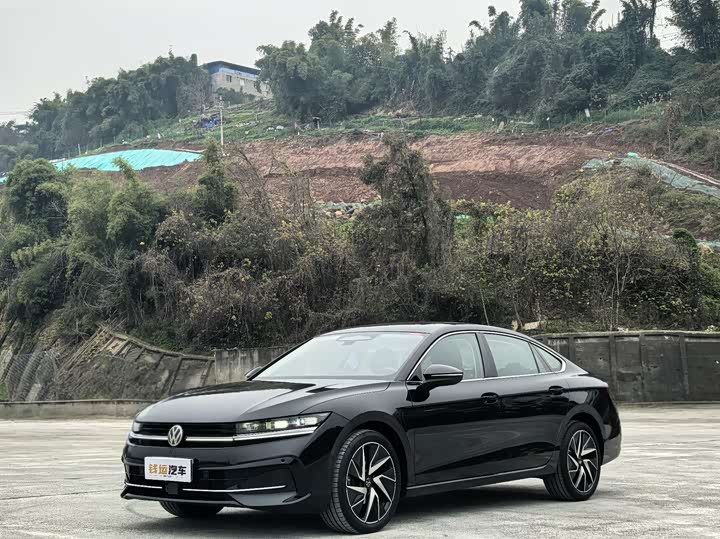 Фото 1 - Volkswagen Magotan