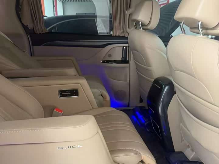 Фото 3 - Buick GL8 ES