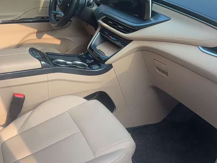 Фото 9 - Buick GL8 ES