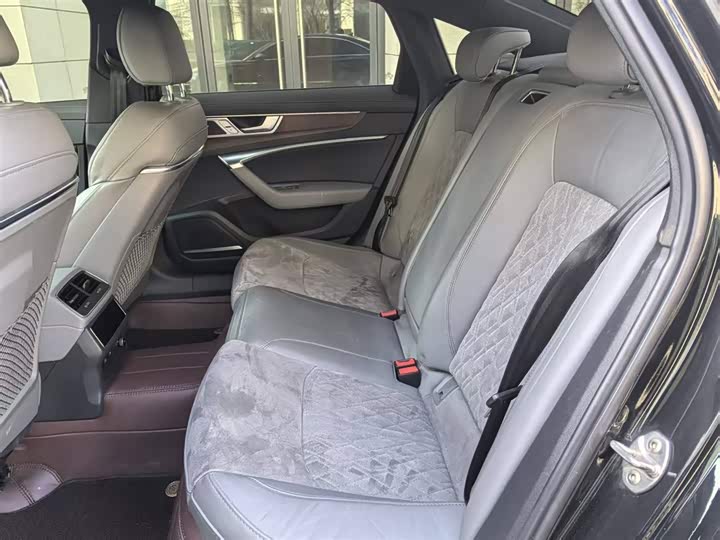 Фото 7 - Audi A6L