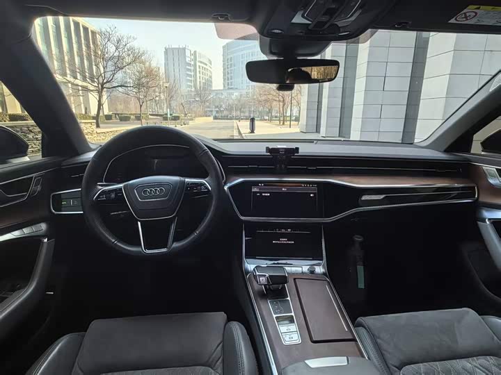 Фото 8 - Audi A6L