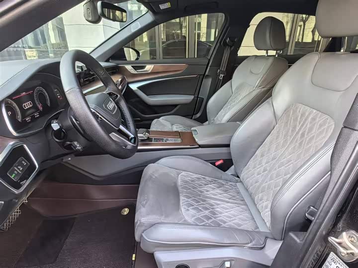 Фото 9 - Audi A6L