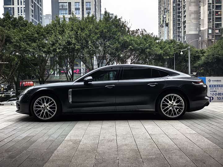 Фото 2 - Porsche Panamera
