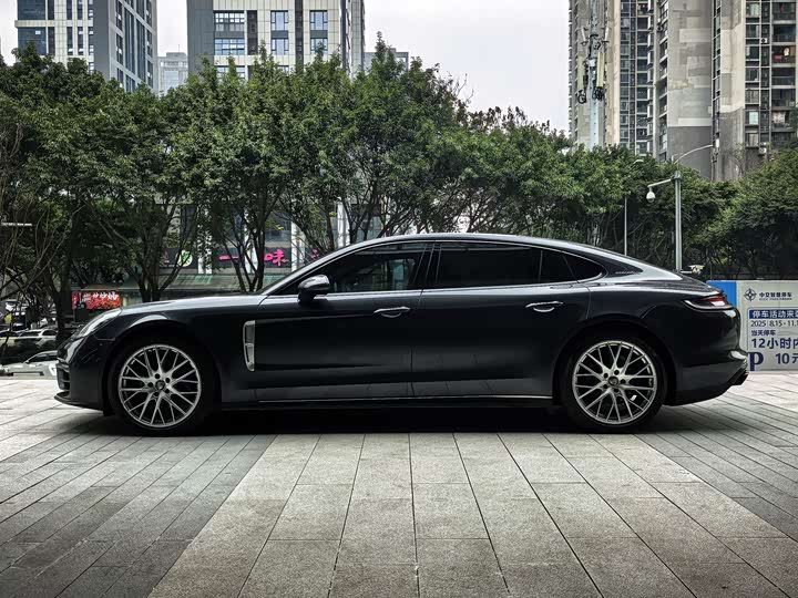 Фото 3 - Porsche Panamera